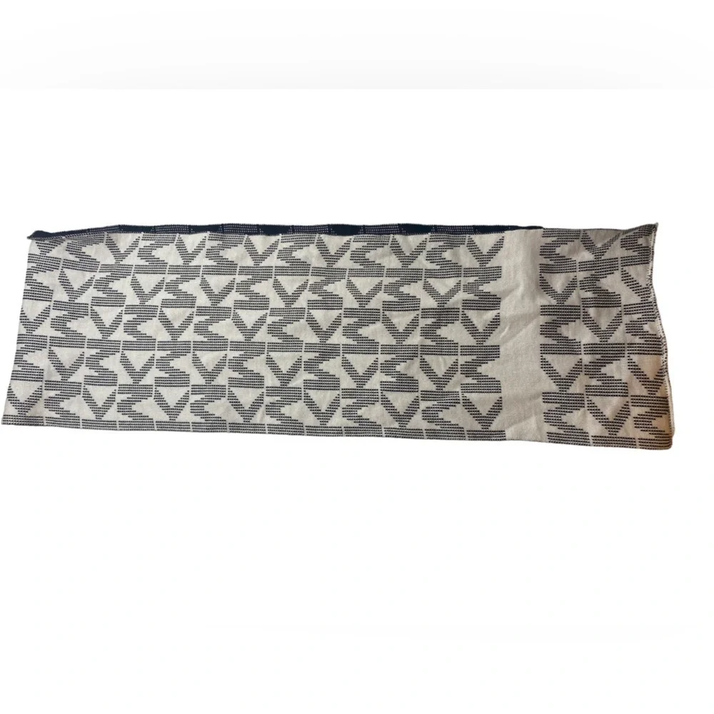 Michael Michael Kors infinity scarf - Picture 2 of 5